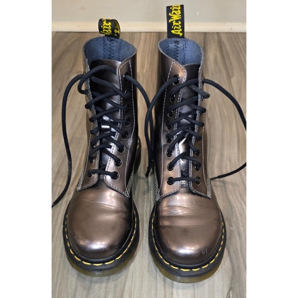 Doc Martens Pascal Pewter Spectra Metallic Leather Boots, Size 6 US - Picture 2 of 13